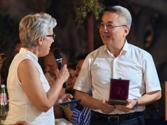 王焰新院士榮獲國(guó)際地球化學(xué)協(xié)會(huì)最高獎(jiǎng)-中國(guó)地質(zhì)大學(xué)（武漢）-地大熱能